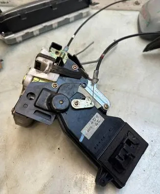 Mazda 6 Front door lock SPGF30