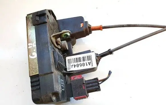 Opel Zafira A Rear door lock 90561157