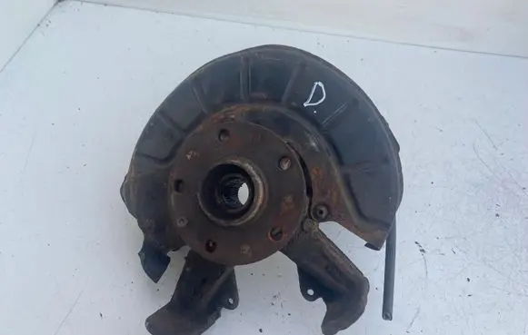 Volkswagen Golf V Front wheel hub