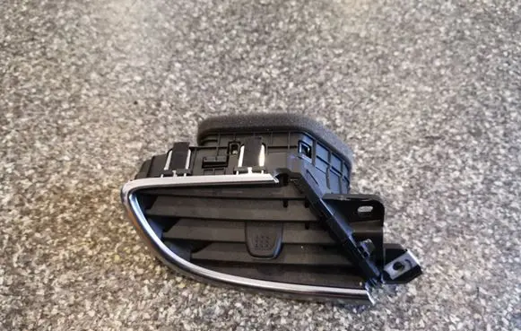 Buick Encore I Dashboard side air vent grill/cover trim 42524488