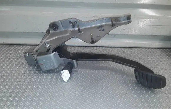 Renault Clio III Brake pedal 8200711631