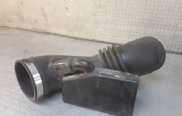 Subaru Forester SH Air intake duct part B023