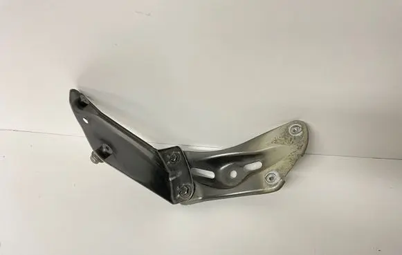 Skoda Yeti (5L) Fender mounting bracket 5L0821142 1Z0810680A