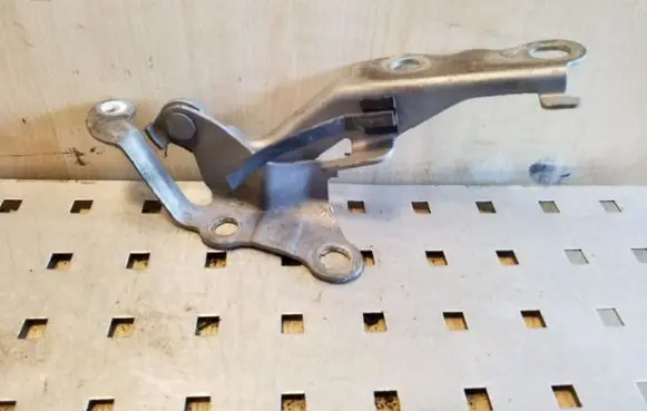 Toyota Corolla E120 E130 Engine bonnet/hood hinges