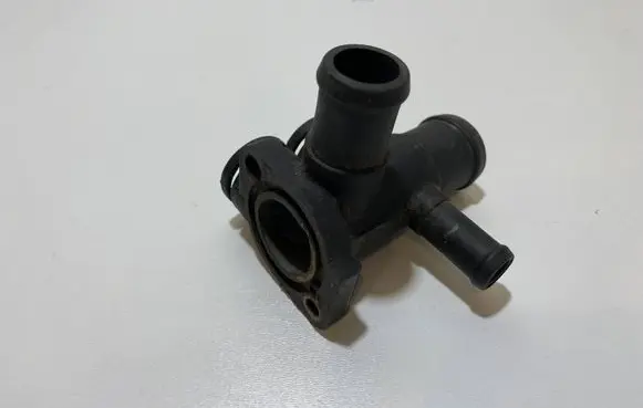 Volkswagen Golf II Engine coolant pipe/hose 037121133G