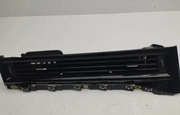 Audi A1 Dash center air vent grill 82C820951C