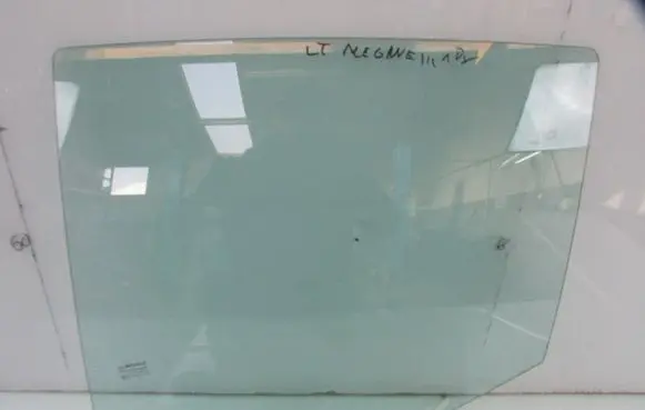 Renault Megane III Rear door window glass