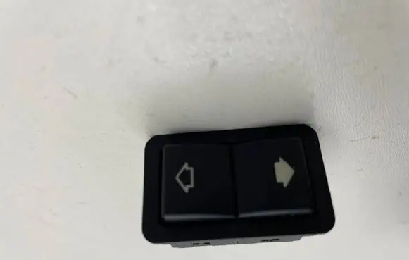 BMW 5 E39 Electric window control switch 8368974