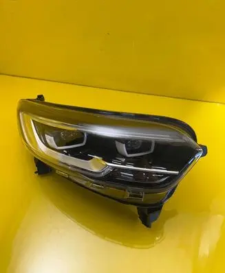 Renault Kadjar Headlight/headlamp 260105570R
