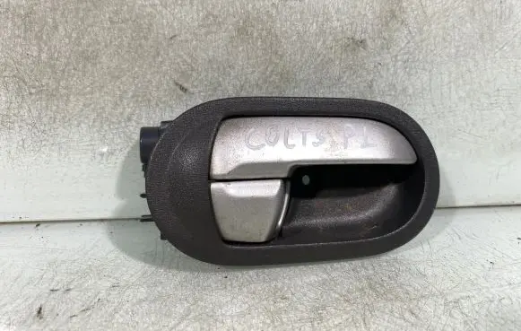 Mitsubishi Colt Front door interior handle