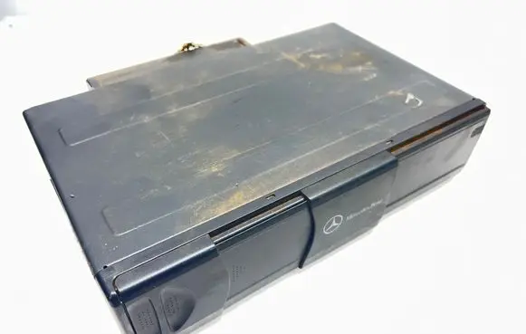 Mercedes-Benz S W220 CD/DVD changer A2208274642