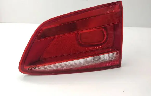 Volkswagen PASSAT B7 Tailgate rear/tail lights