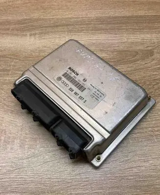 Audi A4 S4 B5 8D Engine control unit/module ECU 8D0907557S 0261204182