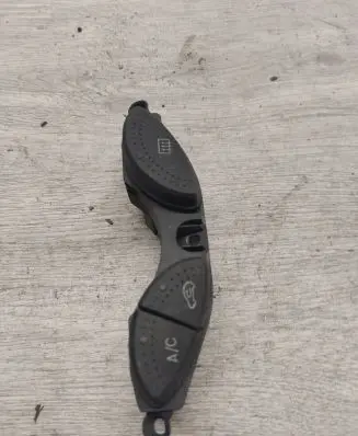 Ford Focus Windscreen/window heater switch
