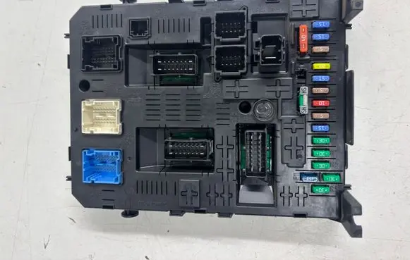 Peugeot 3008 I Comfort/convenience module 967847688001 281197595