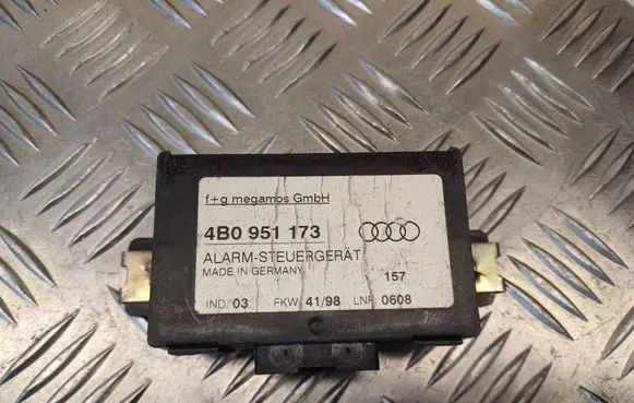 Audi A4 S4 B5 8D Alarm control unit/module 4B0951173