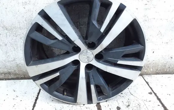 R18 alloy rim
