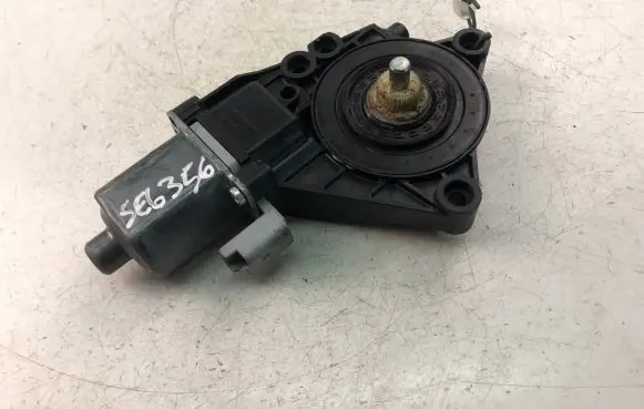 Hyundai ix20 Front door window regulator motor 834601P000