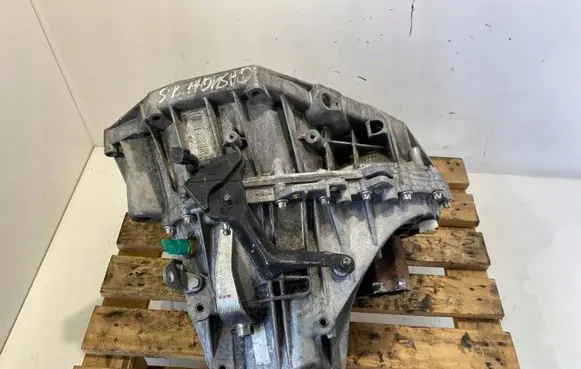Nissan Qashqai Manual 5 speed gearbox Array