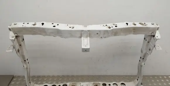 Toyota Avensis T270 Radiator support slam panel