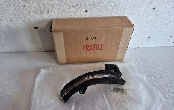Chrysler Pacifica Mirror indicator light 68318296AA 805476