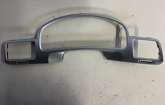 Volkswagen Touareg II Dashboard trim 7P1857189B