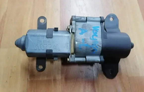 Chrysler Voyager Sliding door motor U1072AG 7746804601