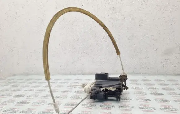 Audi A4 S4 B5 8D Front door lock 8D1837016E