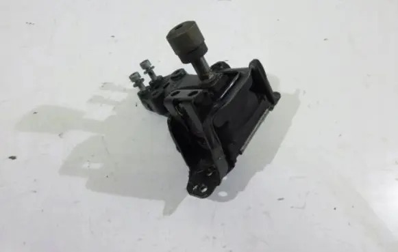 Citroen C6 Engine mounting bracket