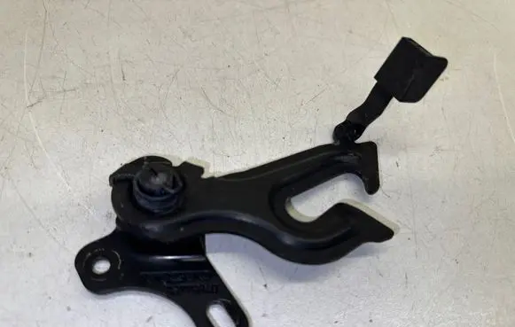 Volvo XC70 Engine bonnet/hood lock/catch 30779840