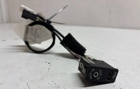 BMW 3 E92 E93 AUX in-socket connector 9237653