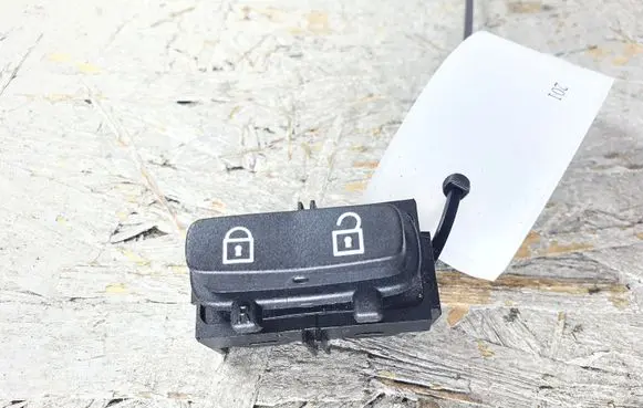 Volvo XC70 Central locking switch button 30710476