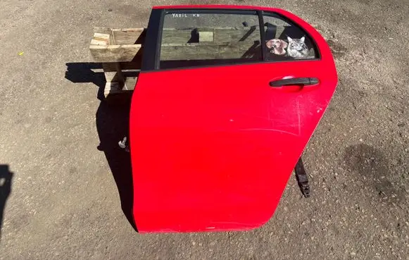 Toyota Yaris Rear door