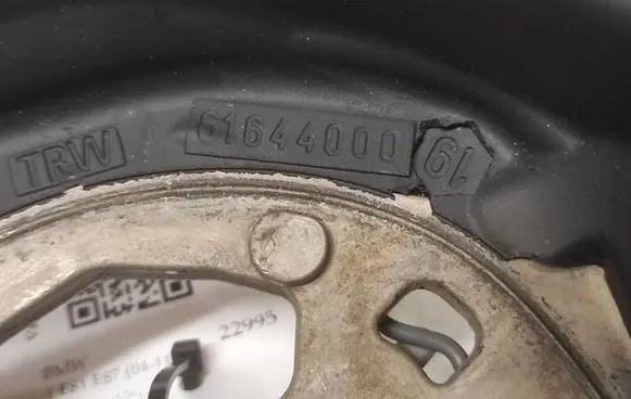 BMW 1 E81 E87 Steering wheel 61644000