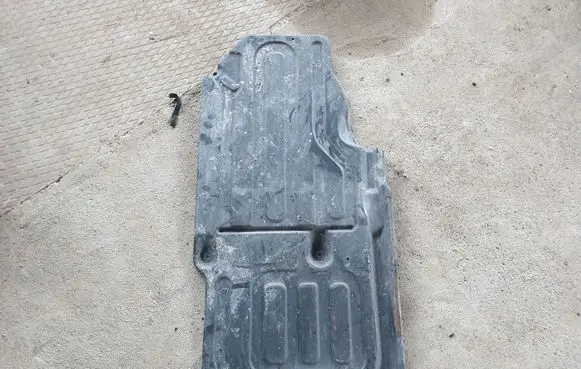 Mercedes-Benz CLS C219 Center/middle under tray cover A2196802206