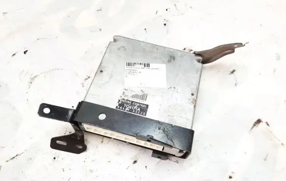 Toyota Avensis T250 Engine control unit/module 8966105C20