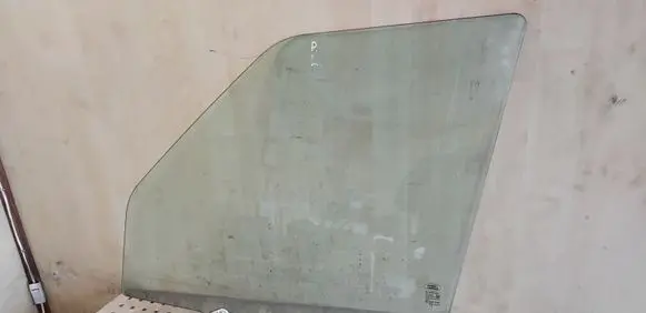 Land Rover Discovery 3 - LR3 Front door window glass four-door