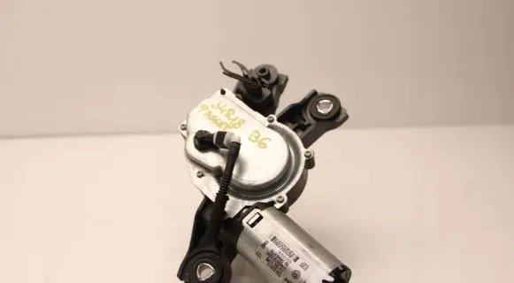 Volkswagen PASSAT B6 Rear window wiper motor 