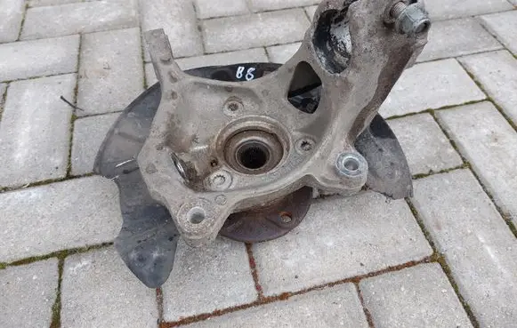 Front wheel hub