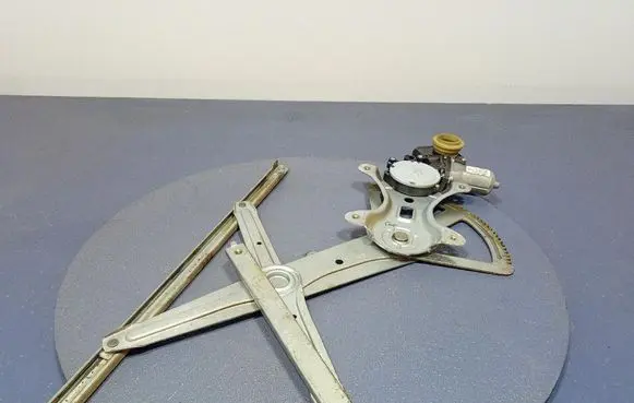 Toyota Corolla Verso E121 Front door window regulator with motor 69810-0F010
