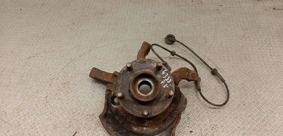 Nissan X-Trail T30 Front wheel hub spindle knuckle 