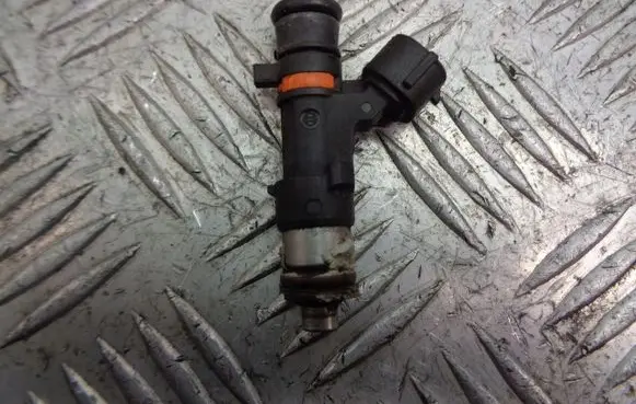 Nissan Micra Fuel injectors set 16600AX200