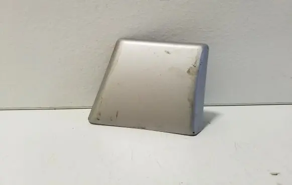 Dashboard glove box trim