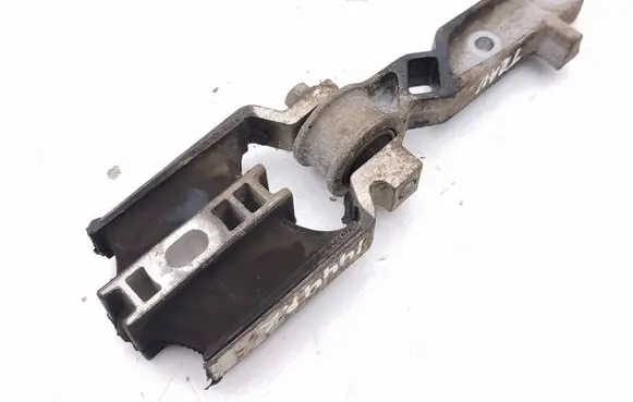Volvo V60 Engine mount bracket 31359890
