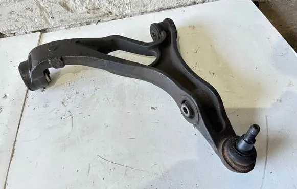 Volkswagen Touareg I Front lower control arm/wishbone 7L0407154 GJS4001