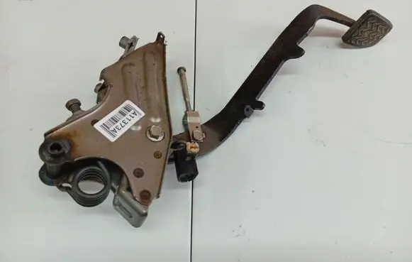 Toyota Avensis T250 Brake pedal