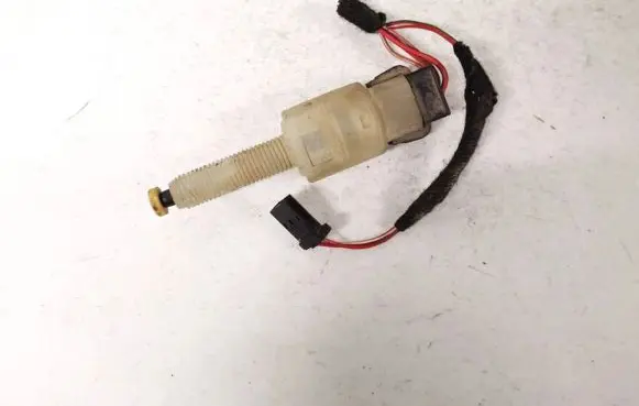 Volkswagen PASSAT B5 Brake pedal sensor switch