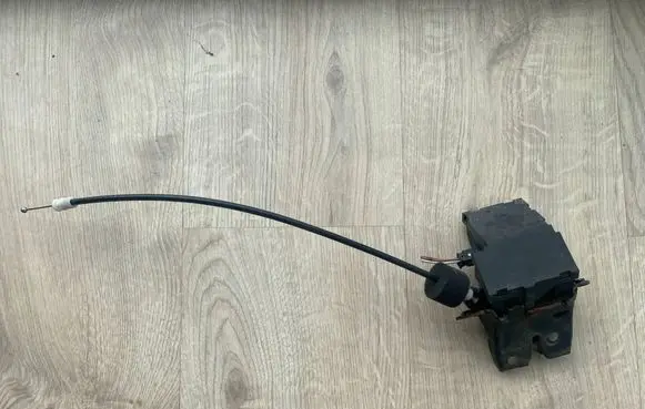 Mercedes-Benz E W211 Loading door lock A1717500085 A1717500185