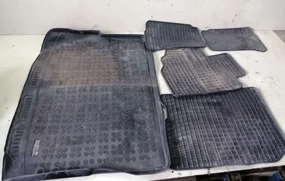 Suzuki Vitara (LY) Car floor mat set T10M16A