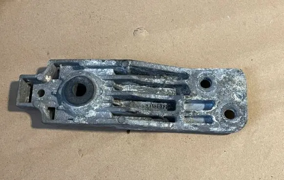 Opel Insignia A Radiator mount bracket 23120322